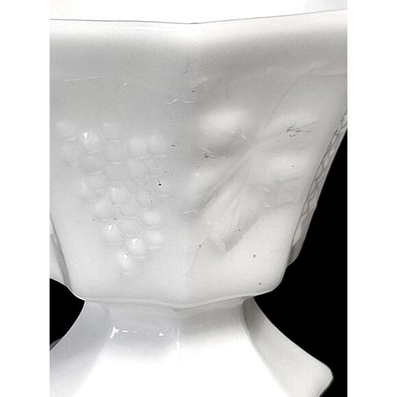 Pedestal Milk Glass Candy‎ Bowl Harvest Grape Pattern Vintage Anchor Hocking  5" - Picture 2 of 8